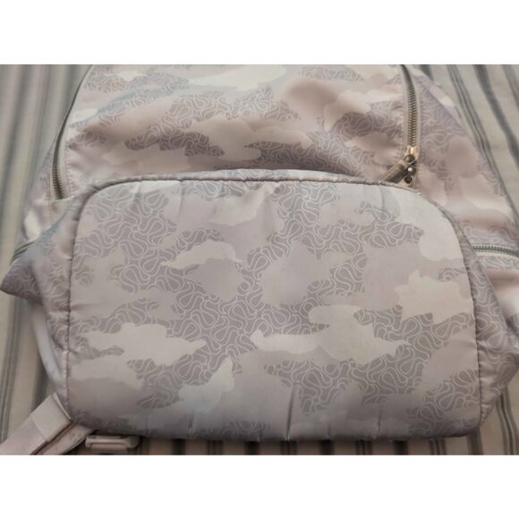 Lululemon City Adventurer Backpack 20L - Picture 9 of 11